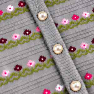 Cardigan en coton doux à col rond pour femme, tricoté, boutonné, à manches longues, côtelé, motif floral - Product Image 6