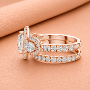 Élégante bague à trois pierres en forme de poire avec halo de diamants de laboratoire pour femme, or jaune, or blanc, or rose, certifiée IGI, pour mariée - Product Image 1