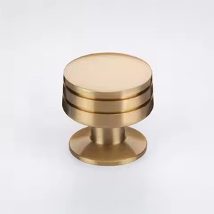 Manijas de Puerta Metálicas con Acabado Elegante, Duraderas, para Interiores y Exteriores, Pieza Decorativa - Product Image 5
