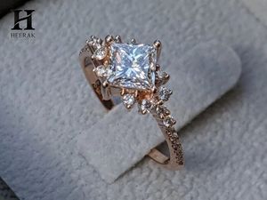 Bague Solitaire Personnalisée en Or avec Moissanite Taille Princesse, Sertissage Étoile, Halo Éclatant, Bijoux Fins, Vente en Gros Fabricant - Product Image 3