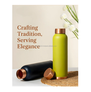 Bouteille d'eau en cuivre de haute qualité pour la maison, les voyages et le bureau, favorisant une hydratation quotidienne simple et une routine de bien-être. - Product Image 5