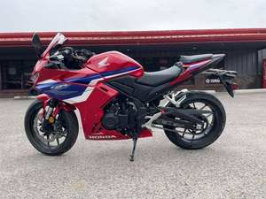 Moto sportive CBR500R rouge, 500 cm³, transmission 6 vitesses, ABS, EFI, moto de tourisme sportive - Product Image 2