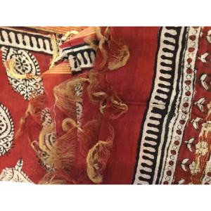 Pañuelo de Cabeza Étnico Informal para Mujer, Chanderi Satinado Rojo Russet, Estampado a Mano, Bordado, con Borlas, Hiyab Árabe, Rajasthani - Product Image 1