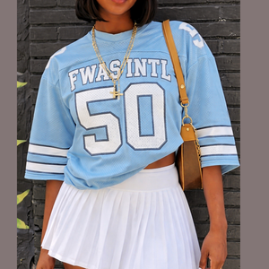 Camiseta deportiva holgada estilo universitario personalizada, camiseta corta informal con estampado de letras personalizadas, camiseta de fútbol americano. - Product Image 1