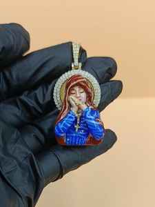 Pendentif Vierge Marie, Madone en prière avec halo de cristal, pendentif hip hop en argent 925, breloques religieuses pour femmes - Product Image 4