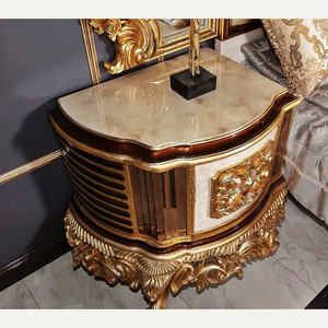 Lit double classique royal européen de luxe en acajou rembourré, ensemble de chambre à coucher en bois massif sculpté à la main pour appartement - Product Image 4