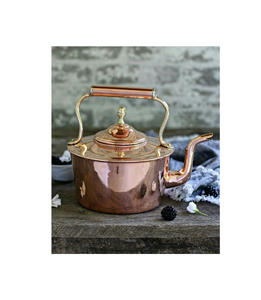 Bouilloire en cuivre à collectionner avec détails gravés par l'artiste et fond rond pour les cadeaux ou la conservation à domicile - Product Image 4