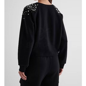 Sudadera Negra con Capucha y Cuello Redondo, Detalle de Pedrería en el Hombro, Manga Regular, Corte Regular, Tejido Ecológico de Poliéster, Unisex - Product Image 4