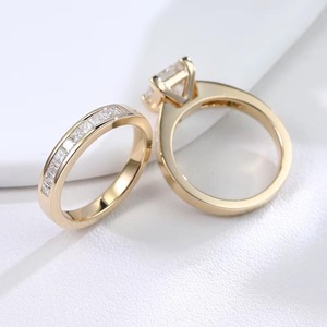 แหวนแต่งงานเพชรทรงปรินเซสคัทเพาะเลี้ยงในห้องปฏิบัติการ ทองคำแท้ 14K ดีไซน์เรียบหรู ประดับเพชรแบบหนามเตย น้ำหนัก 2.50 กะรัต รับรองโดย IGI ระดับ VS+ - Product Image 3