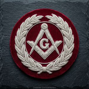 Écussons brodés sur mesure en fil de soie, faits à la main, en forme de sabre scimitar doré, emblèmes cérémoniels et héraldiques - Product Image 4