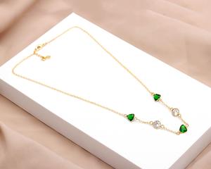 Collier en pierre précieuse de quartz vert de forme trilobée fait à la main, plaqué or 18 carats sur argent sterling 925 - Product Image 3