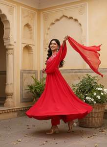 Ensemble Kurta Rouge Premium avec Imprimé Bandhani en Soie Delta Lourde, Manches Longues, Col en V – Vente en Gros - Product Image 2