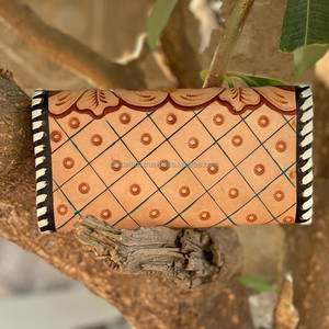 Cartera de cuero tallada a mano, funda de teléfono de embrague, elegante Cartera de flores de Sol occidental para mujer - Product Image 5