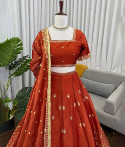 Lehenga Choli Tradicional de Seda de Diseñador, 3.8 Metros, Estilo Flare, Premium, Cosido, Listo para Usar, Invierno, para Mujeres Indias y Pakistaníes, Venta al Por Mayor - Product Image 1