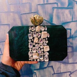 Sac à main, pochette et sac de soirée en résine époxy fait main avec motif floral - Prêt pour Noël, le Nouvel An et les fêtes - Product Image 5