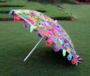 Parasol de jardin indien design, pare-soleil en coton vintage, motif paon multicolore, idéal pour les mariages - Product Image 3