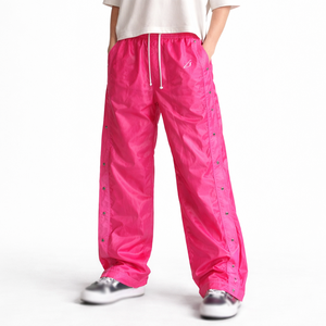 กางเกงแทร็คไนลอนแบบกระดุมแป๊ก ปี 2026 ทรงหลวม เอวยางยืด ใส่ได้ทั้งชายและหญิง มีกระดุมแป๊กด้านข้าง กางเกงลำลอง รับผลิตแบบ OEM และรับผลิตแบรนด์ส่วนตัว - Product Image 2