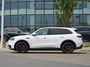AI-TO M6 2026 SUV Électrique Ultra 4x4 à Autonomie Étendue Blanc avec Jantes Noires et Étriers de Frein Rouges - Product Image 3
