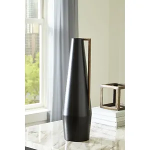 Nouveau vase à fleurs en métal fait main tendance pour herbe de la pampa, centre de table floral contemporain, vase en métal fait main pour fleurs fraîches - Product Image 1