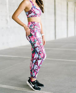 Ensembles de fitness de haute qualité avec logo personnalisé Vêtements de sport en gros Leggings d'entraînement en spandex/nylon Vêtements de yoga avec pantalon Style - Product Image 1