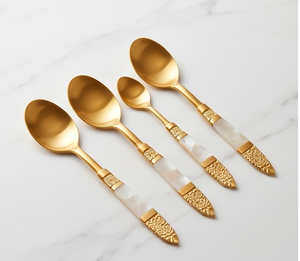 Juego de Cubiertos Dorados con Incrustaciones Blancas en las Mangos, Diseño Elegante, Aptos para Lavavajillas, Utensilios para Mesa de Boda - Product Image 1