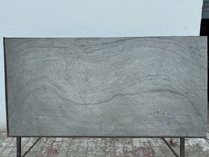 แผ่นหินวีเนียร์คุณภาพดี ปี 2026 หินชนวนธรรมชาติแบบยืดหยุ่น สีเงินเทา ขนาดสั่งทำได้ สำหรับโรงเรียน โรงแรม ผลิตในอินเดีย - Product Image 2