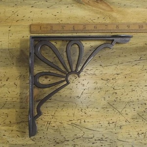 Soportes de Pared de Acero Fundido con Diseño Rústico de Margarita, Juego de Dos Soportes Industriales Resistentes en Hierro Envejecido - Product Image 3