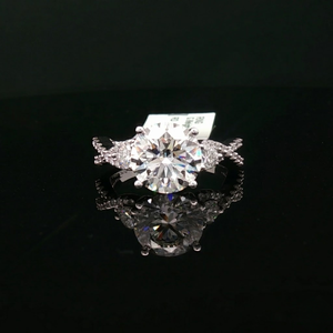 Anillo Solitario con Diamante Cultivado en Laboratorio de 3.02 Ct |   Anillo de Compromiso de Oro Blanco de 14K |   Joyería de Lujo con Piedras Laterales, Regalo para Mujer, Diseño Elegante - Product Image 1