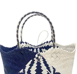 Sac à main et sac fourre-tout en plastique tressé fait main, logo personnalisé, pour les vacances d'été à la plage et les loisirs quotidiens - Product Image 2