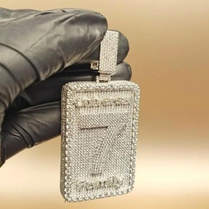 จี้เพชรโมอิสซาไนต์แบบ Iced-Out สั่งทำพิเศษสำหรับแร็ปเปอร์ สไตล์หรูหรา ฮิปฮอป เงินสเตอร์ลิง ชุบทอง 18K แบบ Claw Setting - Product Image 3