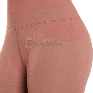 Leggings de yoga à taille élastique, dernière tendance, respirants et à séchage rapide, fabriqués au Pakistan. - Product Image 5