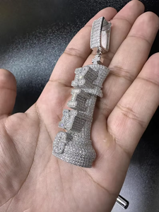 จี้รูปมงกุฎเพชรแบบ Iced Out King Chess ชุบทองคำขาว 14K ดีไซน์ทรงกรงเล็บ เครื่องประดับฮิปฮอปสำหรับทุกเพศ - Product Image 2