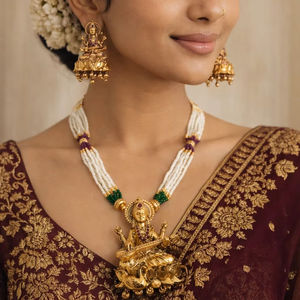 Joyería de Templo del Sur de la India, Colgante de Latón de Saraswati, Conjunto de Collar Mala de Perlas, Pendientes Jhumka, Chapado en Oro Antiguo, para Bodas y Fiestas - Product Image 1