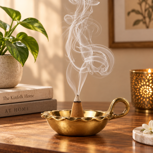 Brûleur d'encens traditionnel en laiton à bord ondulé, porte-Dhoop en laiton, plaque de censer en métal pour aromathérapie, méditation et Puja - Product Image 3