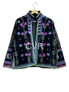 Manteau en velours noir avec symboles de paix et de Yin Yang, manteau d'automne chinois, col mandarin brodé jaune - Product Image 1