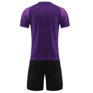 ชุดเสื้อฟุตบอลผู้ชายสีม่วงไล่เฉดพร้อมกางเกงขาสั้น คอวี ระบายเหงื่อได้ดี ผลิตจากโพลีเอสเตอร์ 100% รับสกรีนชื่อ/หมายเลขทีมตามสั่ง - Product Image 2