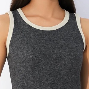 Top Corto de Algodón 100% de Alta Calidad para Mujer, con Estampado Personalizado en Forma de U y Logo - Product Image 3