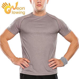 Camiseta de hombre lisa con cuello alto y cremallera, de tela suave, a la moda, muy demandada, antiencogimiento, lavada, para adultos, la más vendida. - Product Image 1