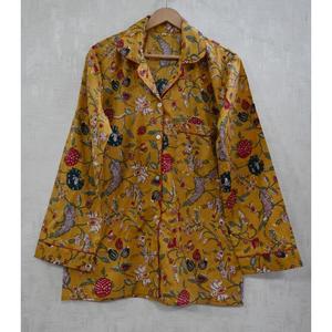 Ensemble de pyjama en coton imprimé à la main avec motifs floraux, élégant pour se détendre et dormir, pour femmes - Product Image 2