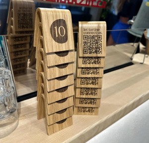 Soporte de Madera para Menú con Código QR Grabado Personalizado SON TRA CRAFT, Soporte de Mesa Rectangular Moderno, Exhibidor de Madera Natural Antigua - Product Image 6