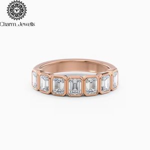 Bague de fiançailles et d'éternité classique pour femme en or jaune avec moissanite taille coussin, sertie à griffes, certifiée IGI - Charm_Jewells - Product Image 5