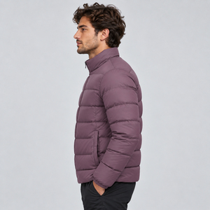 Chaqueta acolchada moderna para hombre que ofrece un aislamiento cálido, comodidad ligera y un estilo versátil para viajes y actividades al aire libre. - Product Image 2