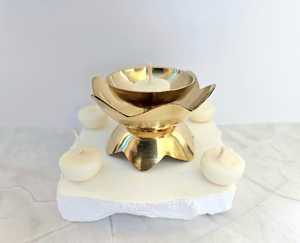 Lampes à huile en laiton en forme de diamant pour Puja, style lotus - Lampes à huile écologiques faites à la main avec design Art Déco, multifonctionnelles pour Noël - Product Image 4