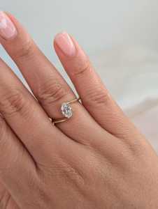 Anillo de Boda Curvo Único con Diamante Ovalado de 1.00CT Cultivado en Laboratorio, Diseño Especial CREATIVE CRAFT, Certificado IGI, Oro Sólido de 14K para Mujer - Product Image 3