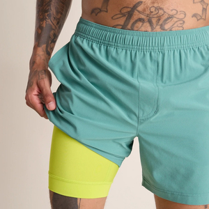 Short de course pour homme 2-en-1 noir avec doublure en maille, taille haute, fente aux fesses et effet galbant - Product Image 1