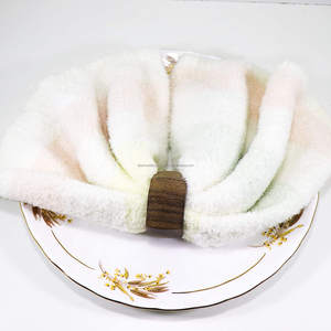 Ronds de serviette en résine de bois taillés géométriques en couches | Supports artistiques contemporains pour un style de table à manger créatif par FWE - Product Image 1