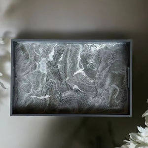 Plateau en bois argenté et gris et résine époxy, design géode fait main, 3 tailles, cadeau de pendaison de crémaillère, art fonctionnel, plateau TV, cadeau pour hôte - Product Image 1