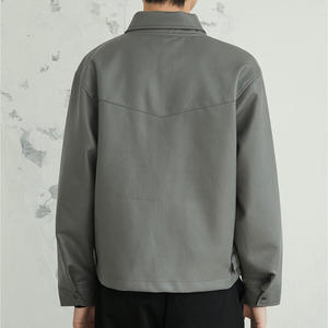 เสื้อแจ็คเก็ตหนัง PU สีเทาสำหรับผู้ชาย ปกคอพับ ปิดด้วยซิป สีพื้น สวมใส่สบายๆ สำหรับฤดูใบไม้ร่วง ทรงปกติ - Product Image 3