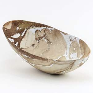 Bol peu profond en verre ambré, blanc et marron, brillant, fait main, écologique, passe au lave-vaisselle, vaisselle moderne, bol de service pour salade - Product Image 4