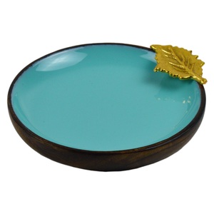 Plateau de service en bois rond avec finition émaillée, idéal pour la décoration de table à manger à la maison, plateau de service alimentaire design - Product Image 1
